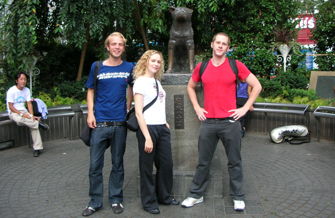 Audun, Siri and Toru at Hachiko, morning