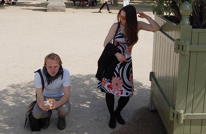 Camilla and Audun in Parc Luxembourg