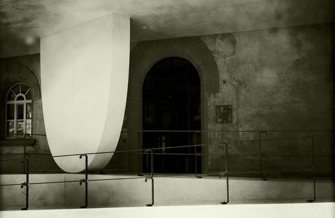 Valerio Olgiati: Entrance of Graubunden Parliament, Chur 