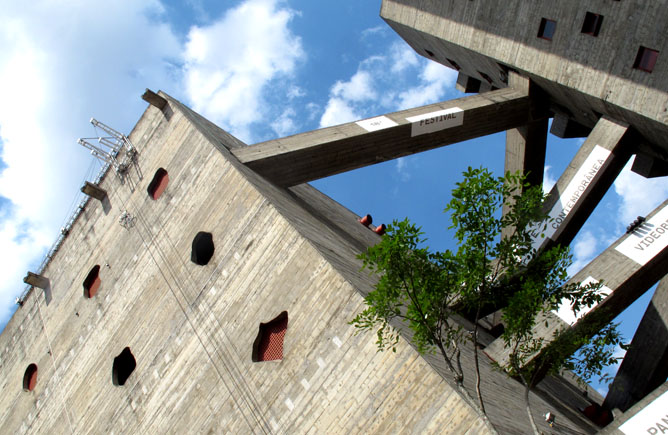 Lina Bo Bardi: SESC Pompeia, Sao Paulo