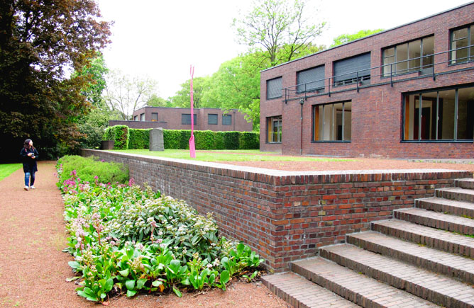 Mies van der Rohe: Haus Lange and Haus Esters, Krefeld