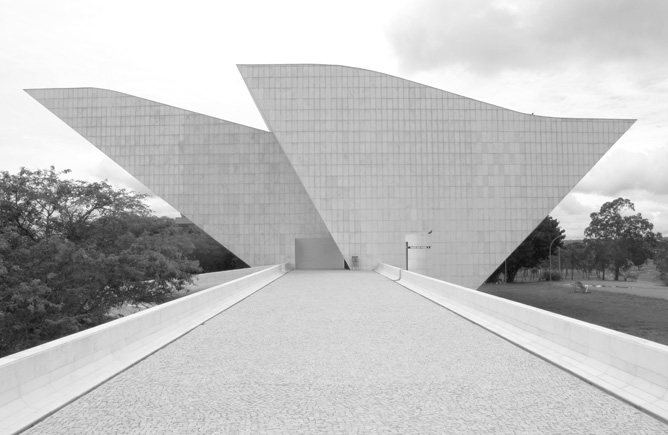 Oscar Niemeyer: Panteão da Pátria e da Liberdade Tancredo Neves