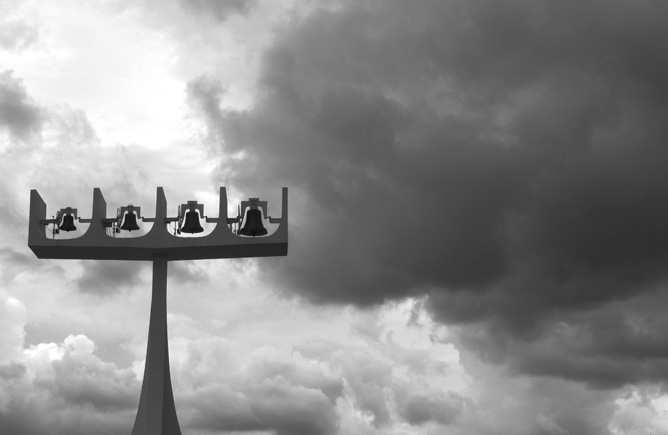 Oscar Niemeyer: Catedral Metropolitana Nossa Senhora Aparecida, belltower