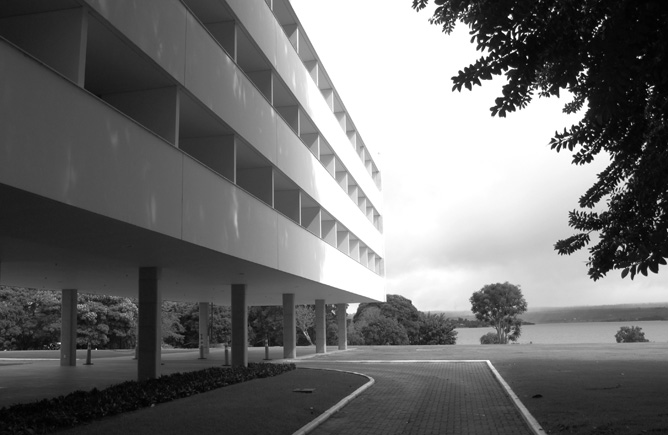 Oscar Niemeyer: Brasilia Palace Hotel